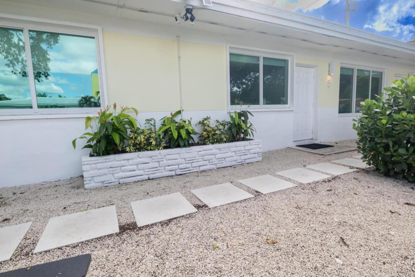 Stylish 2Bed Apartment El Portal Miami Eksteriør billede